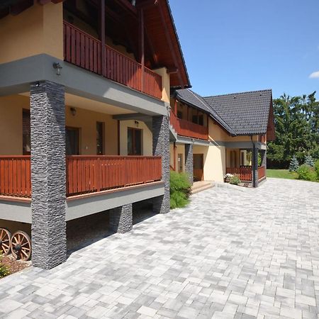 Apartmany Best I. Besenova Bagian luar foto