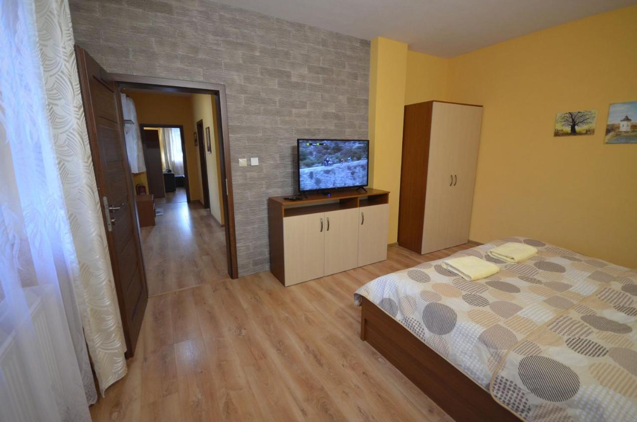 Apartmany Best I. Besenova Bagian luar foto