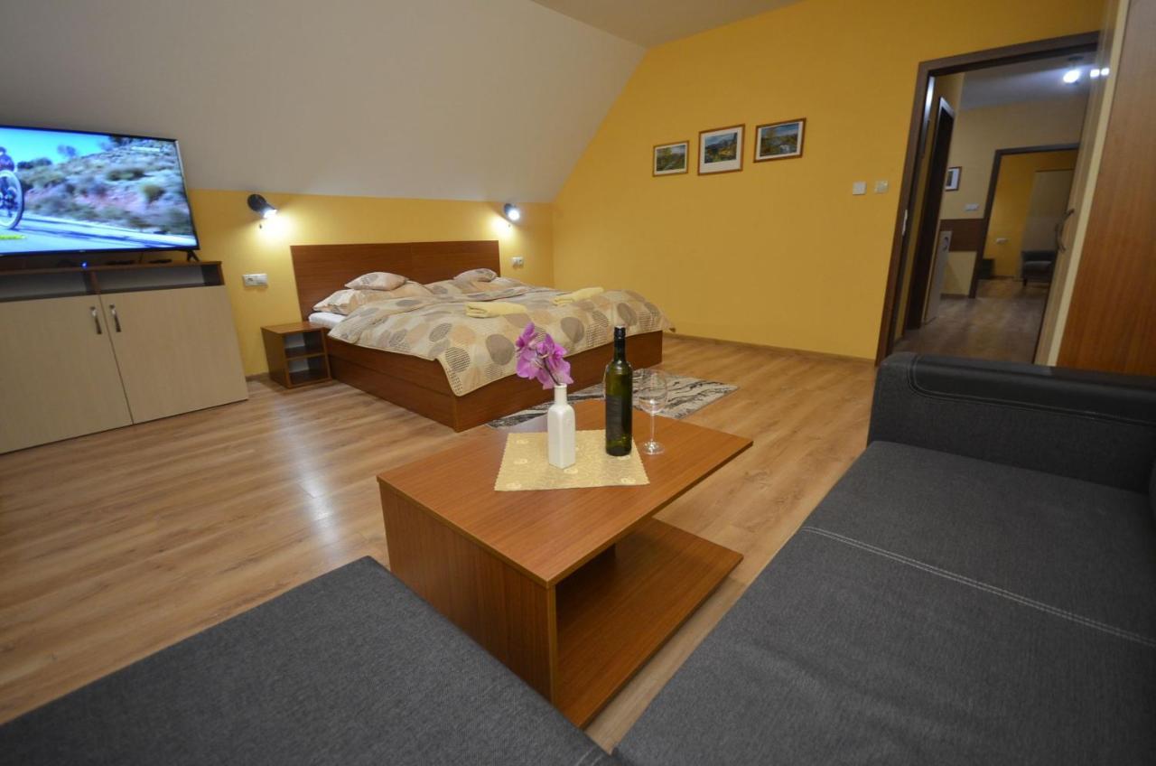 Apartmany Best I. Besenova Bagian luar foto