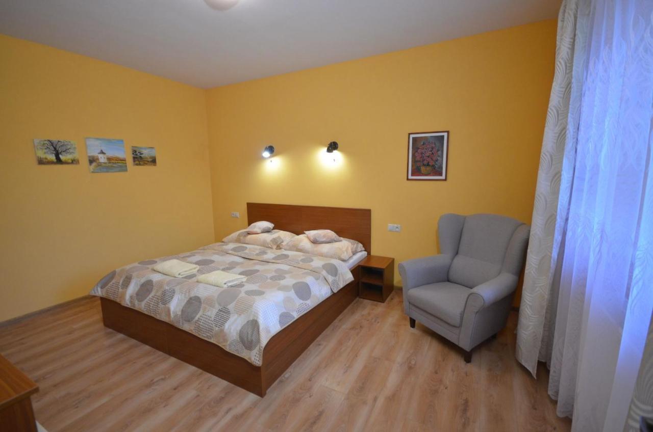 Apartmany Best I. Besenova Bagian luar foto
