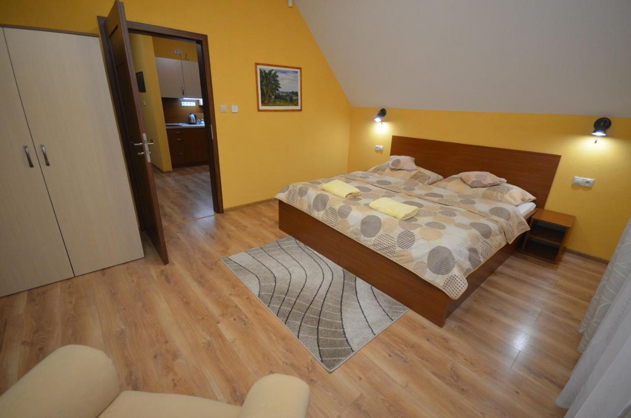 Apartmany Best I. Besenova Bagian luar foto